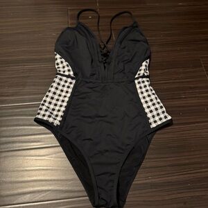 CUPSHE Black Gingham Plaid Slimming Deep V Neck Plunge One Piece Swimsuit Large